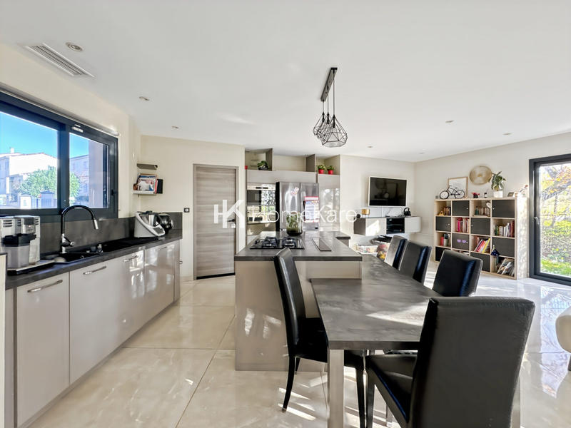 Maison - 140 m² - 5 pièces