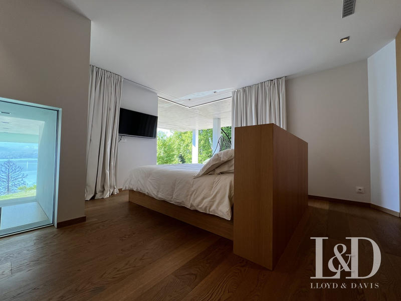 Maison - 300 m² - 8 pièces