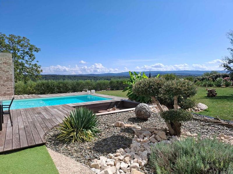 Maison - 220 m² - 6 pièces