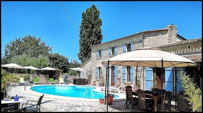 Maison traditionnelle - 293 m² - 10 pièces