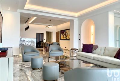 Appartement - 220 m² - 4 pièces