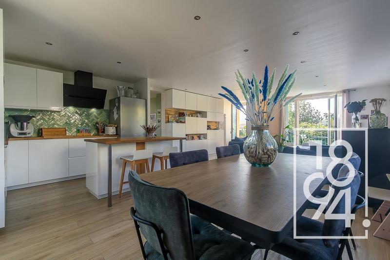 Maison - 300 m² - 6 pièces