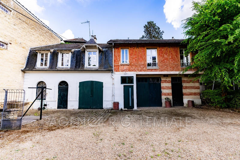 Maison - 300 m² - 12 pièces