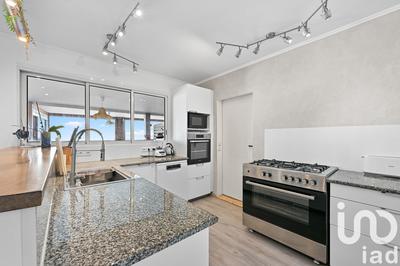 Maison - 215 m² - 9 pièces