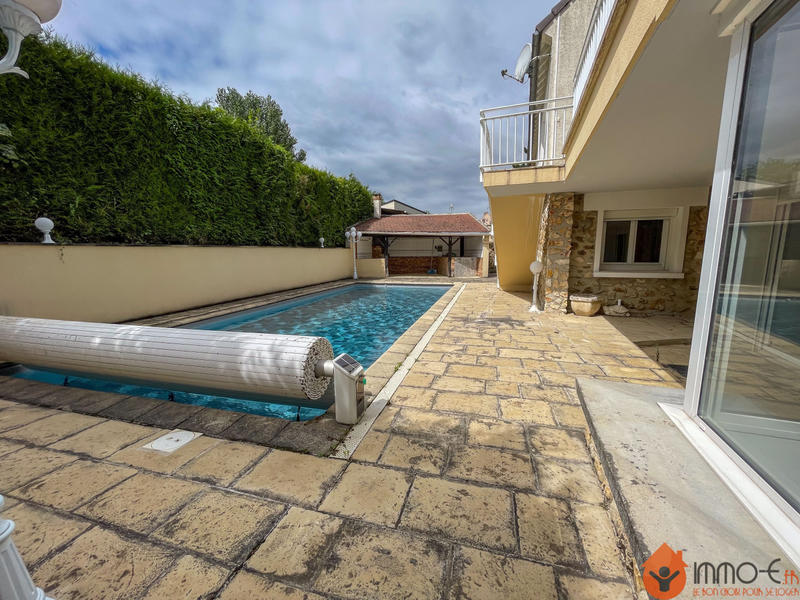 Maison - 295 m² - 9 pièces