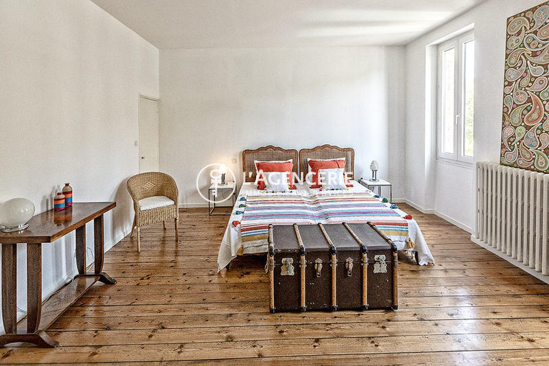 Maison - 380 m² - 7 pièces