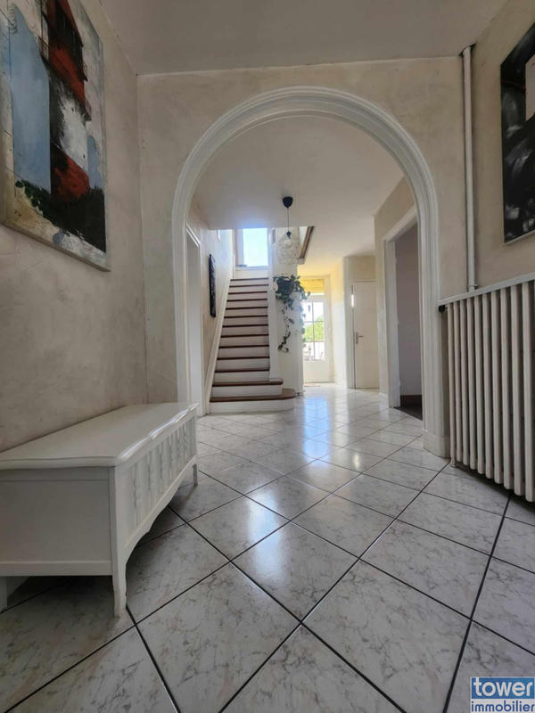 Maison - 185 m² - 7 pièces