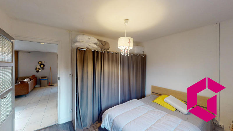 Maison - 221 m² - 8 pièces