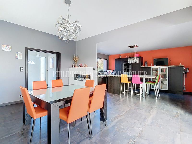 Maison - 192 m² - 10 pièces