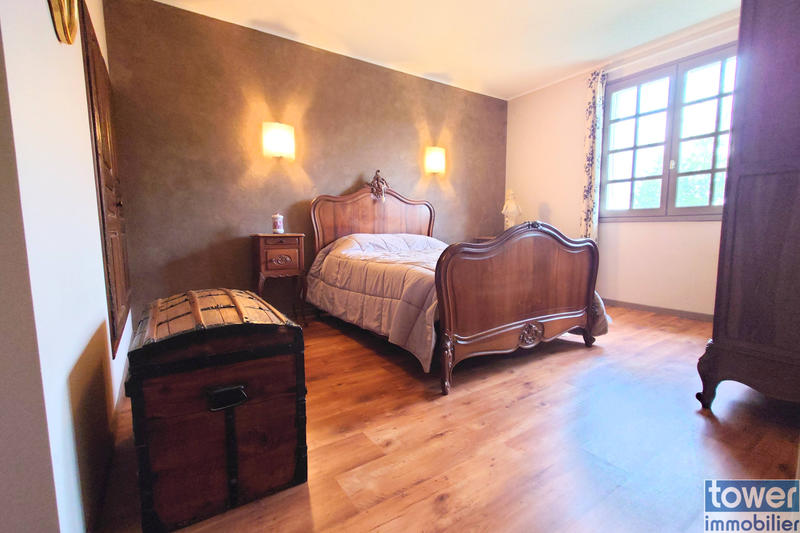 Maison - 220 m² - 10 pièces