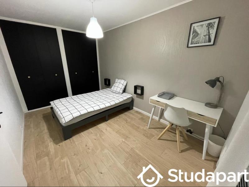 Chambre - 13 m² - 1 pièce