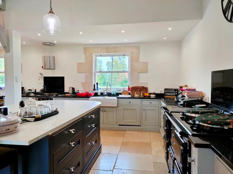 Propriété - 280 m² - 10 pièces