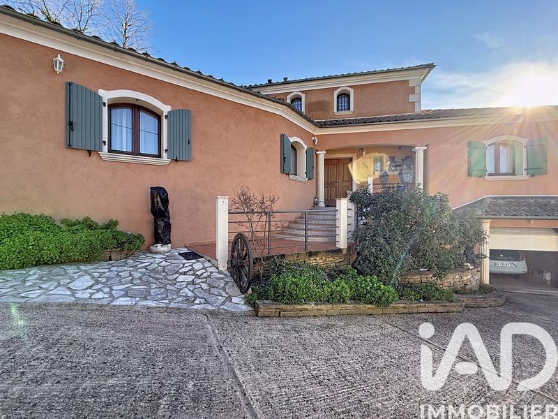 Maison - 267 m² - 8 pièces