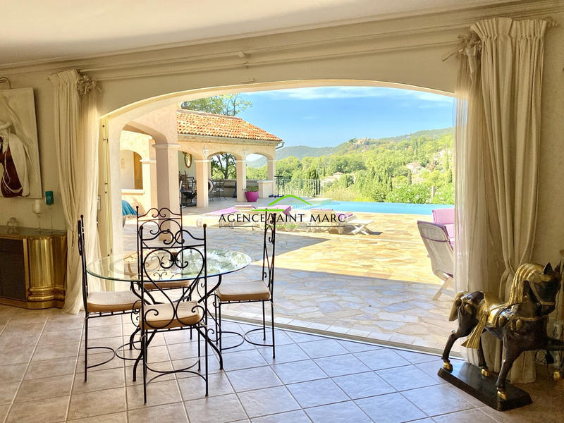 Maison - 300 m² - 4 pièces