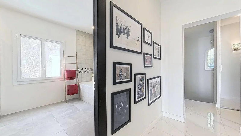 Villa - 223 m² - 8 pièces