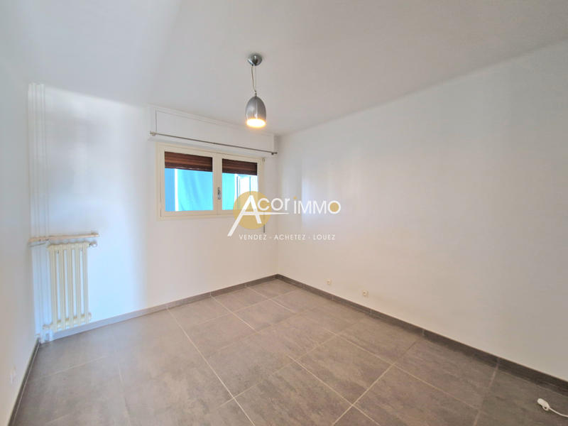 Appartement - 100 m² - 4 pièces