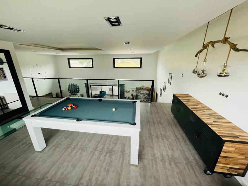 Villa - 243 m² - 9 pièces