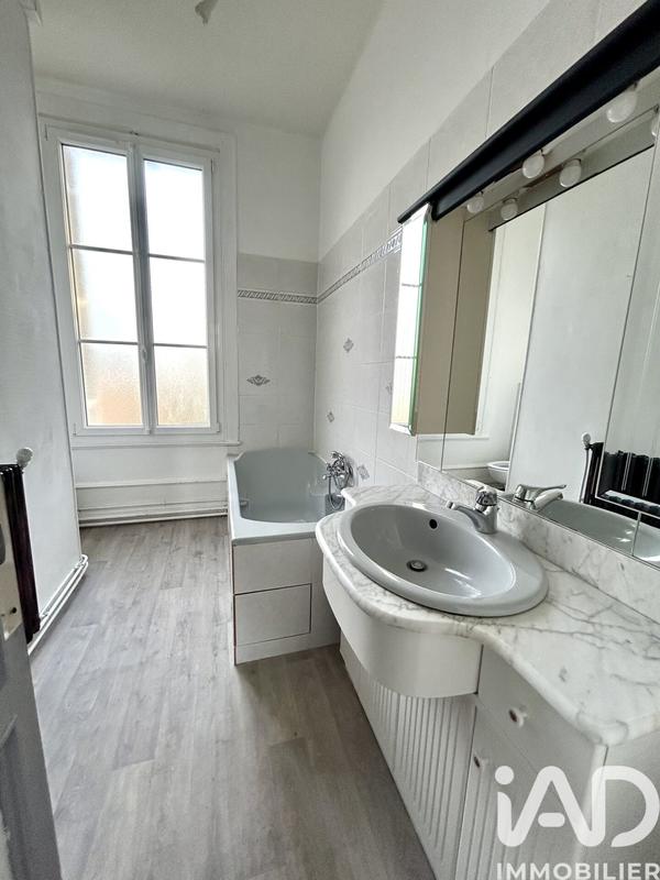 Maison - 245 m² - 10 pièces