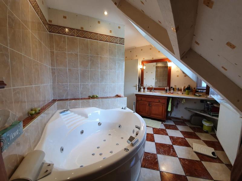 Maison - 215 m² - 9 pièces