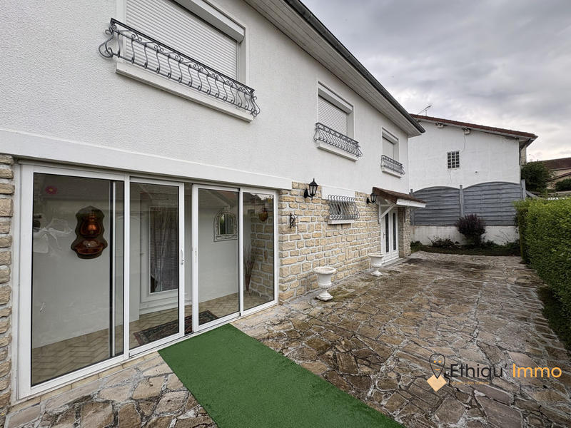 Maison - 136 m² - 4 pièces