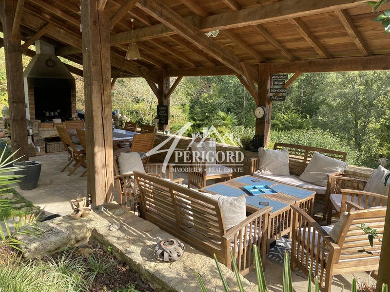 Maison - 555 m² - 16 pièces