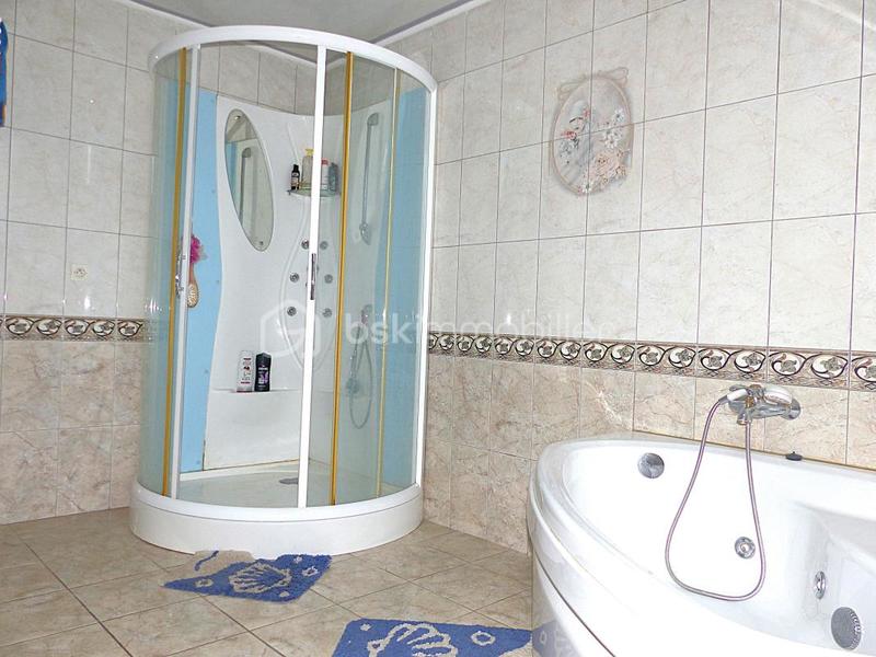 Maison traditionnelle - 195 m² - 8 pièces