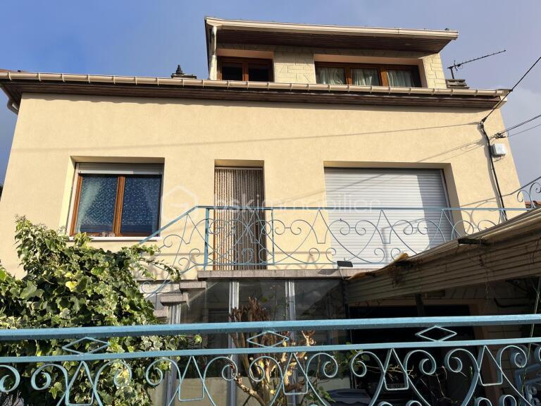 Maison traditionnelle - 162 m² - 7 pièces