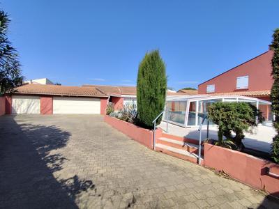 Maison - 270 m² - 10 pièces