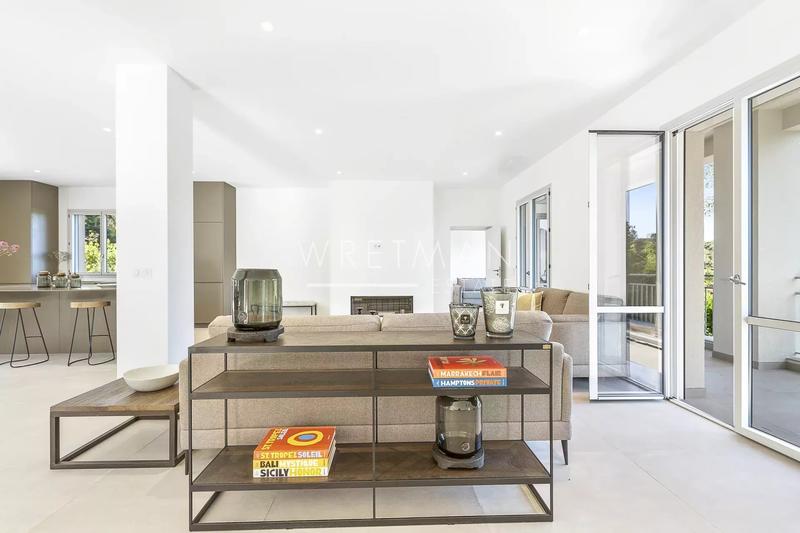 Maison - 243 m² - 6 pièces