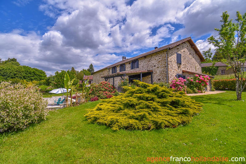 Maison - 216 m² - 9 pièces