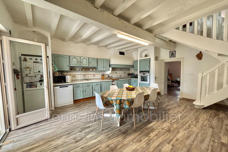 Maison - 240 m² - 8 pièces