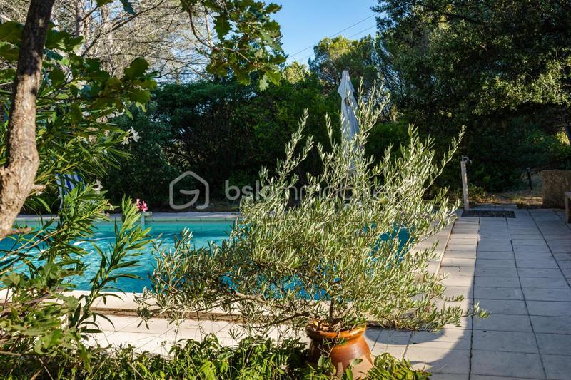 Propriété - 220 m² - 8 pièces