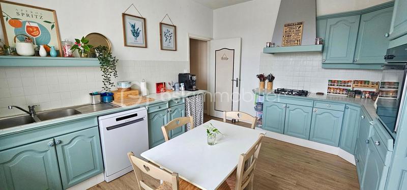 Maison - 210 m² - 9 pièces