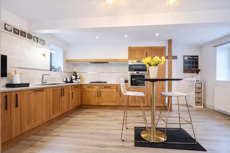 Maison - 255 m² - 9 pièces