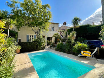 Maison - 205 m² - 7 pièces