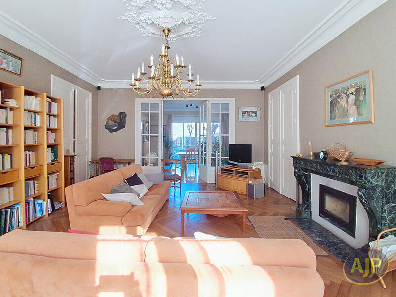 Maison de ville - 192 m² - 7 pièces