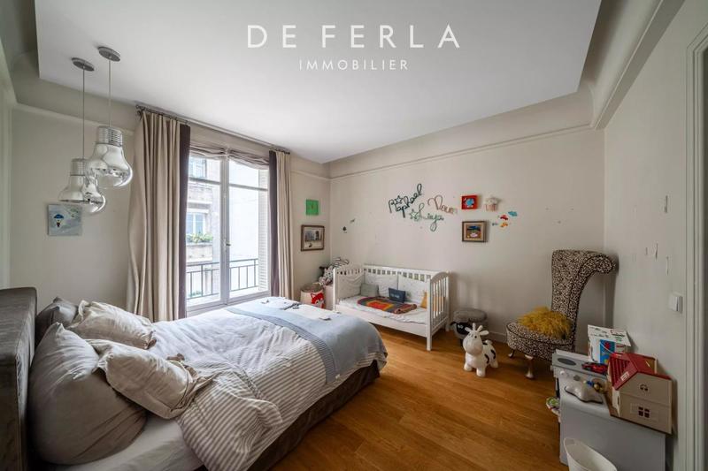 Appartement - 245 m² - 7 pièces