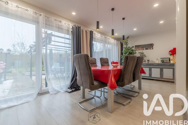 Maison - 99 m² - 5 pièces