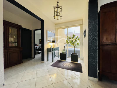 Maison - 281 m² - 9 pièces