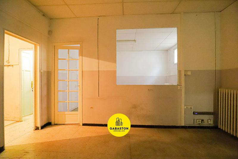 Entrepôt - 627 m² - 10 pièces