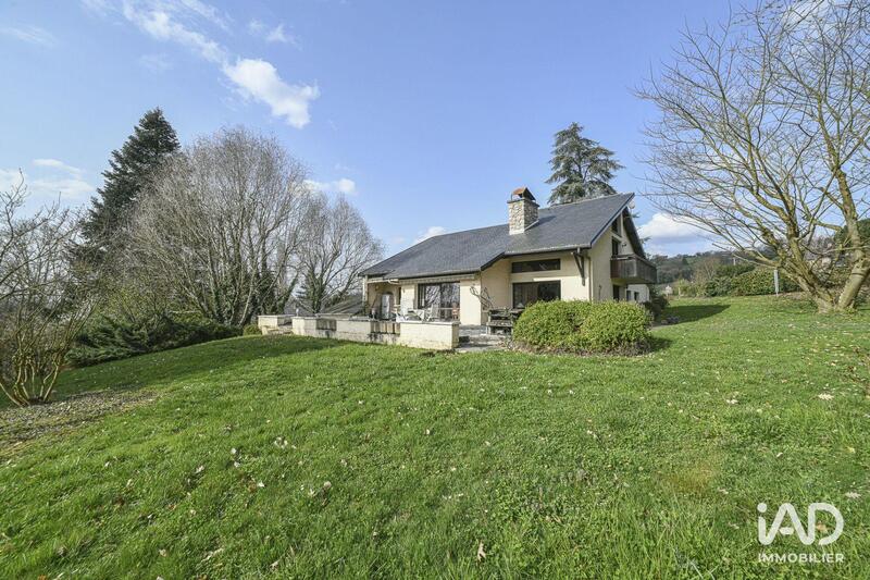 Maison - 219 m² - 5 pièces