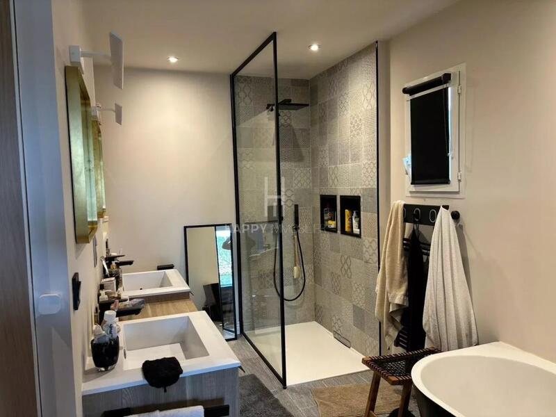 Maison - 220 m² - 7 pièces