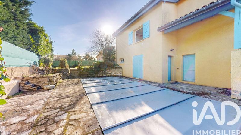 Maison - 220 m² - 7 pièces