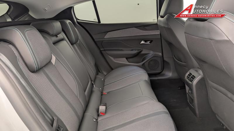 Peugeot 408 Hybrid 136 e-Dcs6 Allure