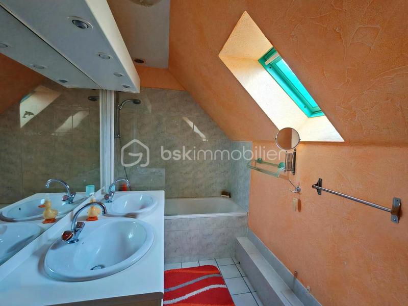 Maison - 90 m² - 5 pièces