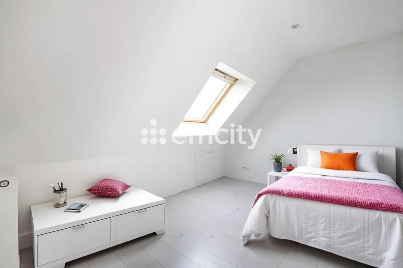 Maison - 90 m² - 5 pièces