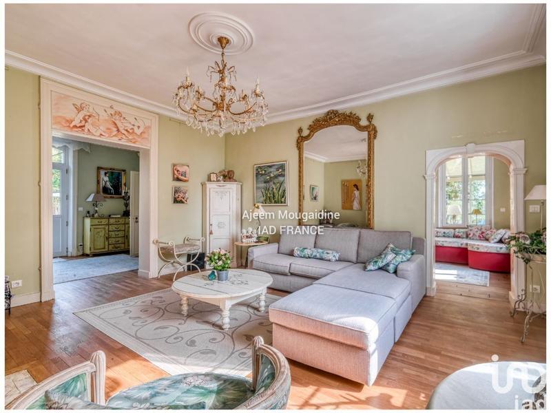 Maison - 226 m² - 9 pièces