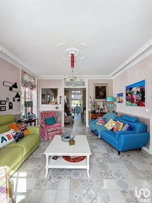 Maison - 263 m² - 10 pièces