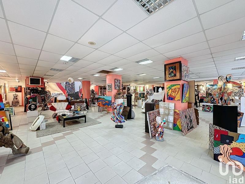 Local commercial - 1 700 m²