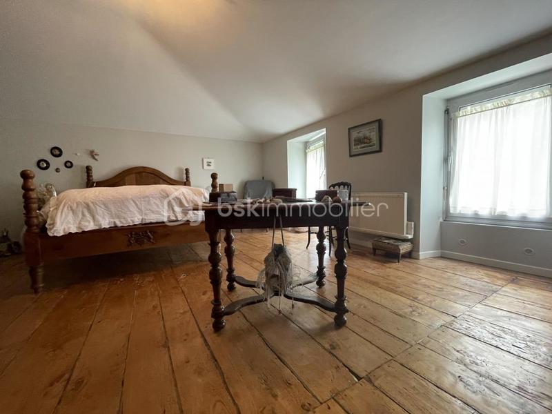 Demeure - 250 m² - 7 pièces